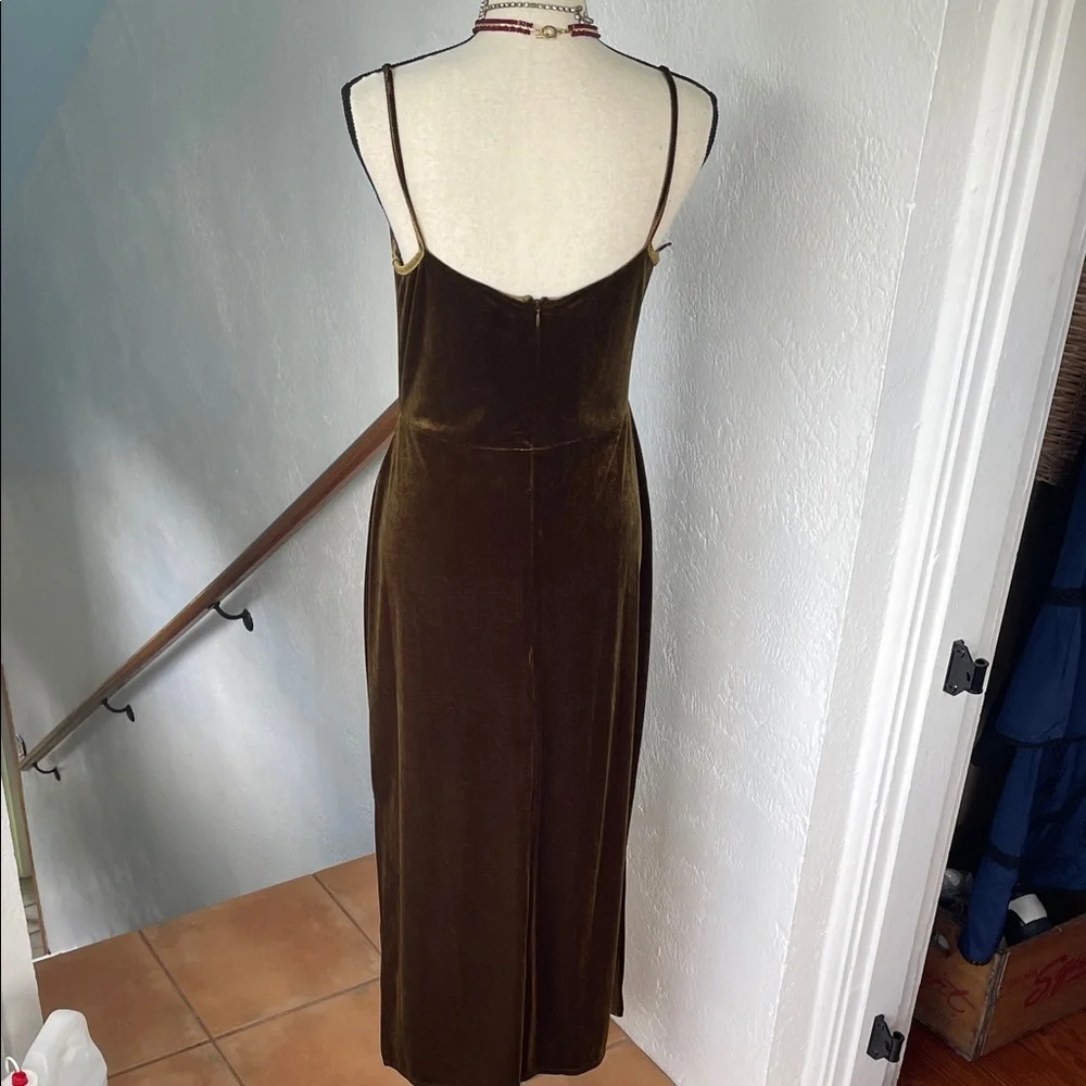 Taylor NWOT Long Elegant Velvet Dress in‎ Olive Green Size 8
